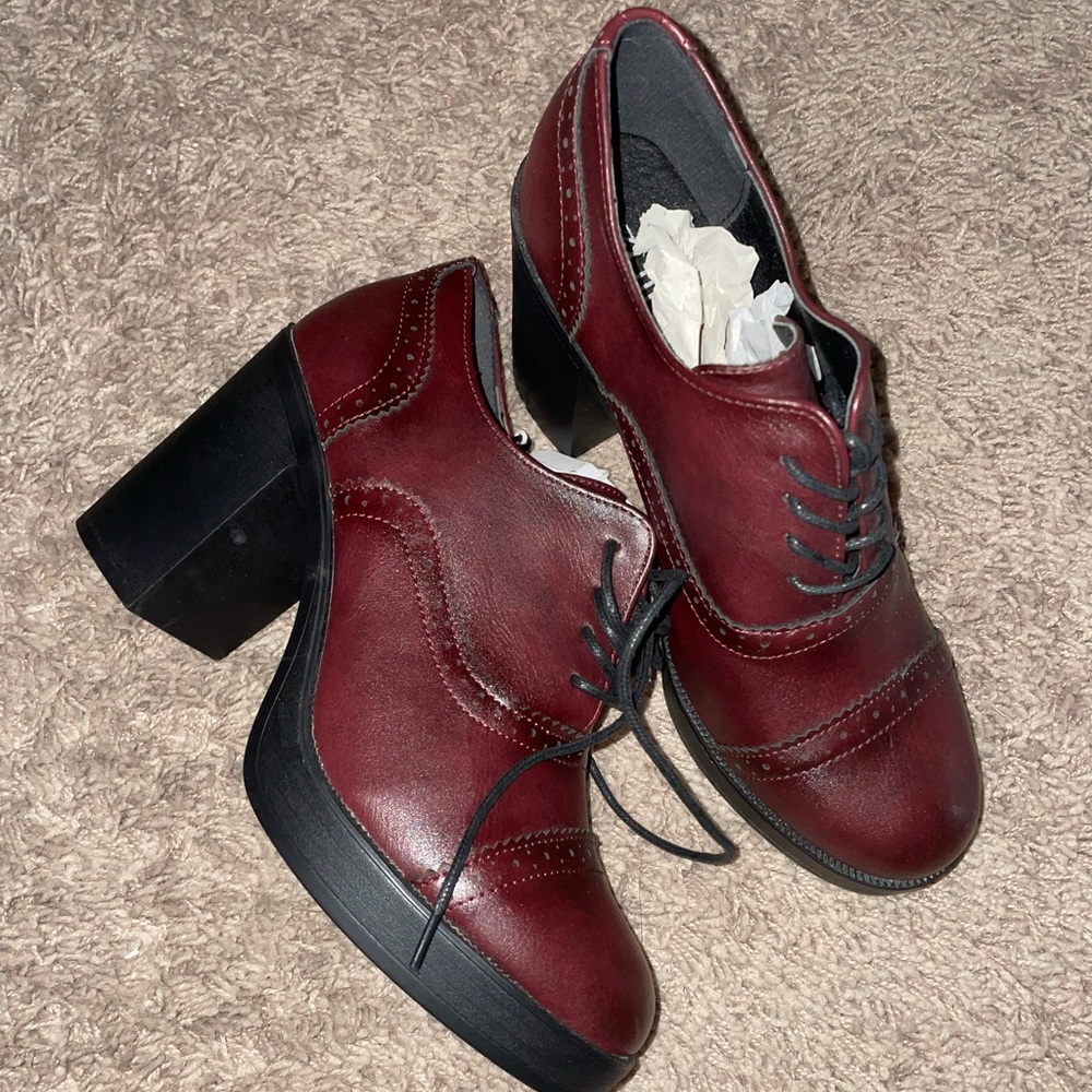 BEAUTIFUL BOOTS NEW WITH TAGS.